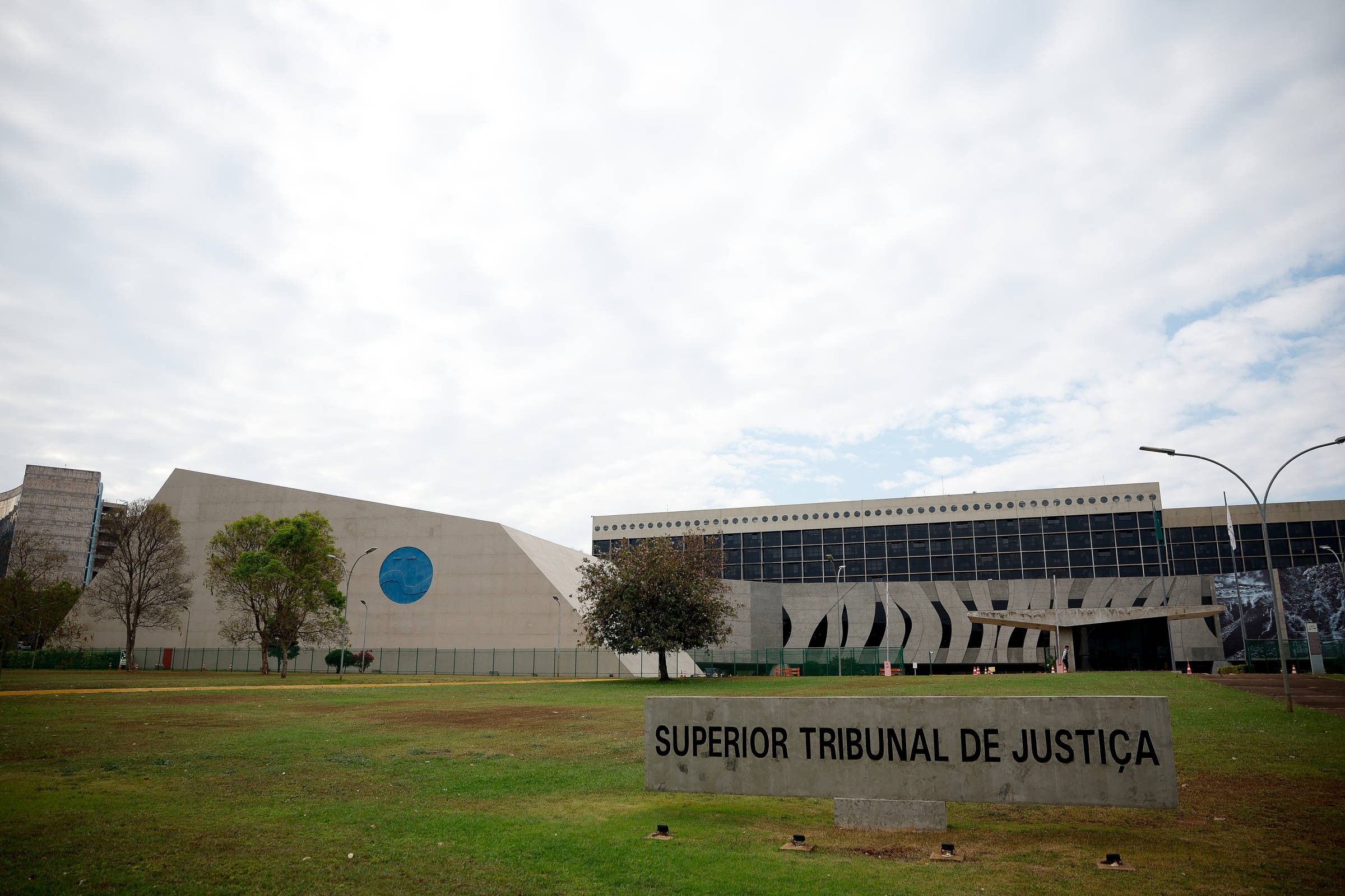 PF suspeita de mais servidores do STJ e cita elo criminoso - 14/10/2025 - Poder