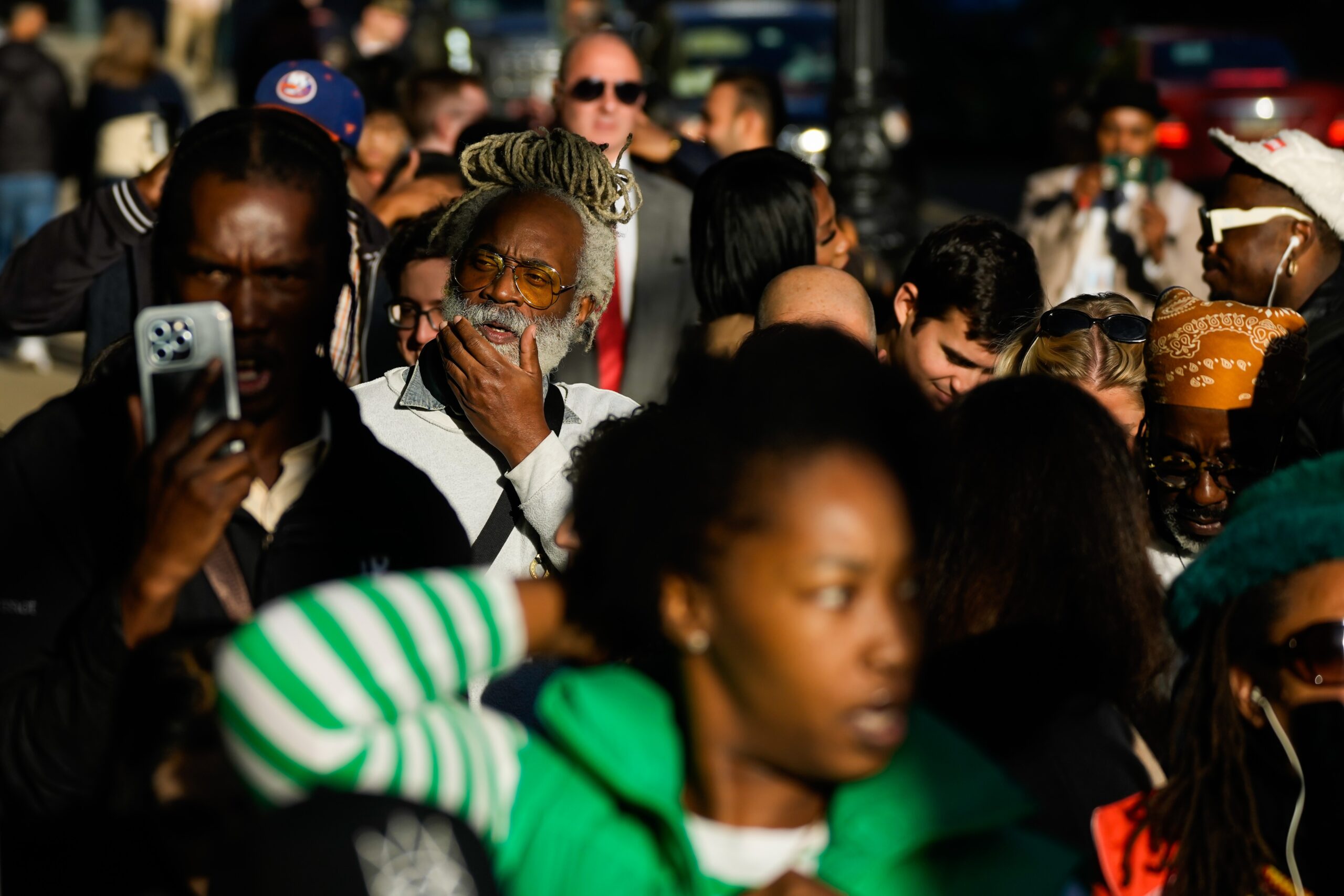 Pessoas se reúnem em frente ao tribunal de Nova York para aguardar sentença de Diddy