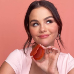 Rare Beauty, de Selena Gomez, atinge valor de mercado bilionário; veja a fortuna