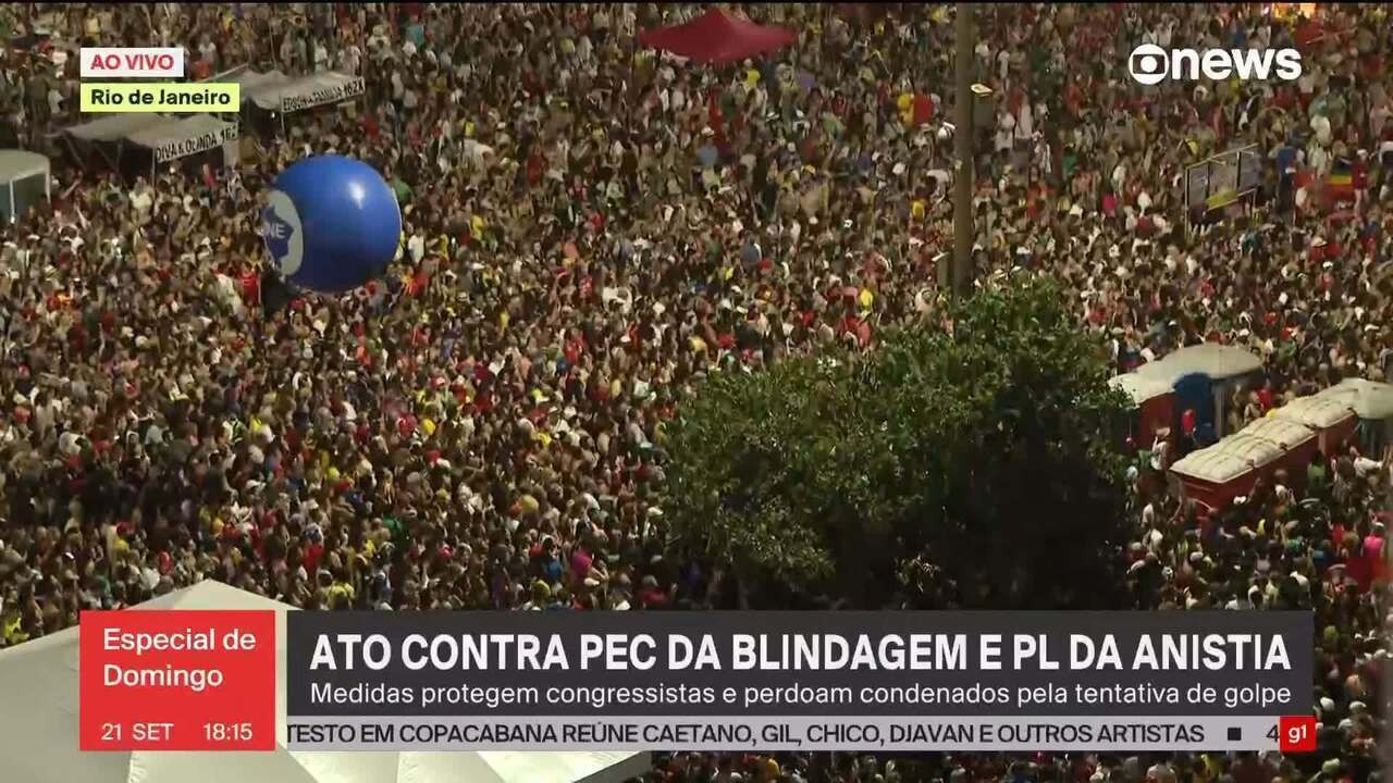 Reencontro de Gilberto Gil com Roberto Carlos harmoniza dois reinos da MPB