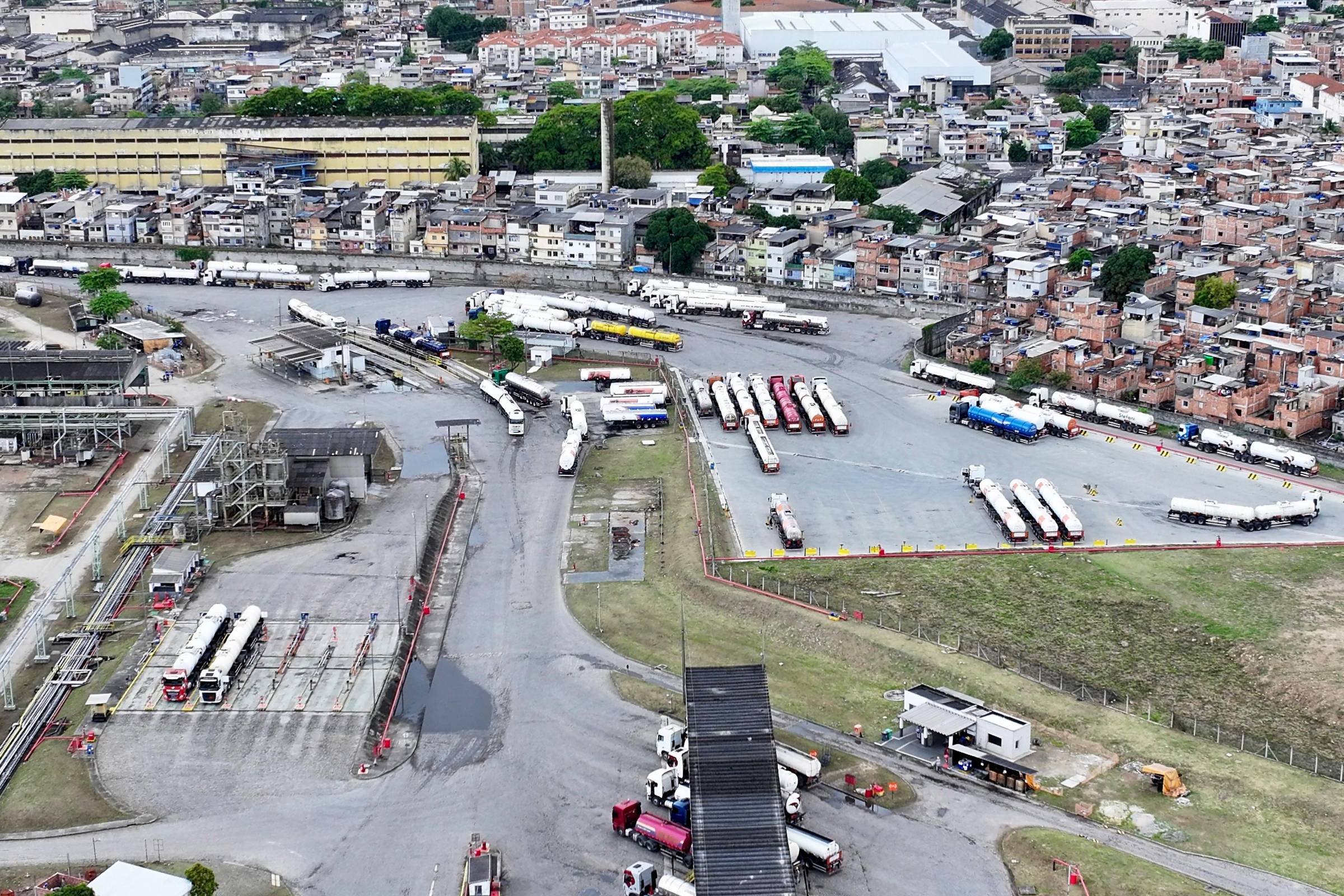 Refit diz que interdição de refinaria de Manguinhos gera prejuízo diário de R$ 5 milhões