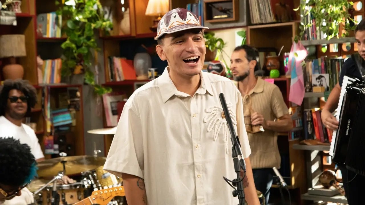 Sem microfone, retorno e celular: Como (e de quem) foi o 1° show do Tiny Desk Brasil