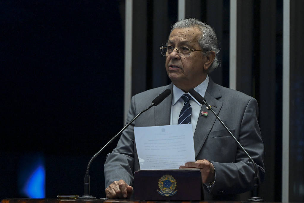 Senador vítima do INSS vai aderir a acordo do governo - 05/10/2025 - Painel