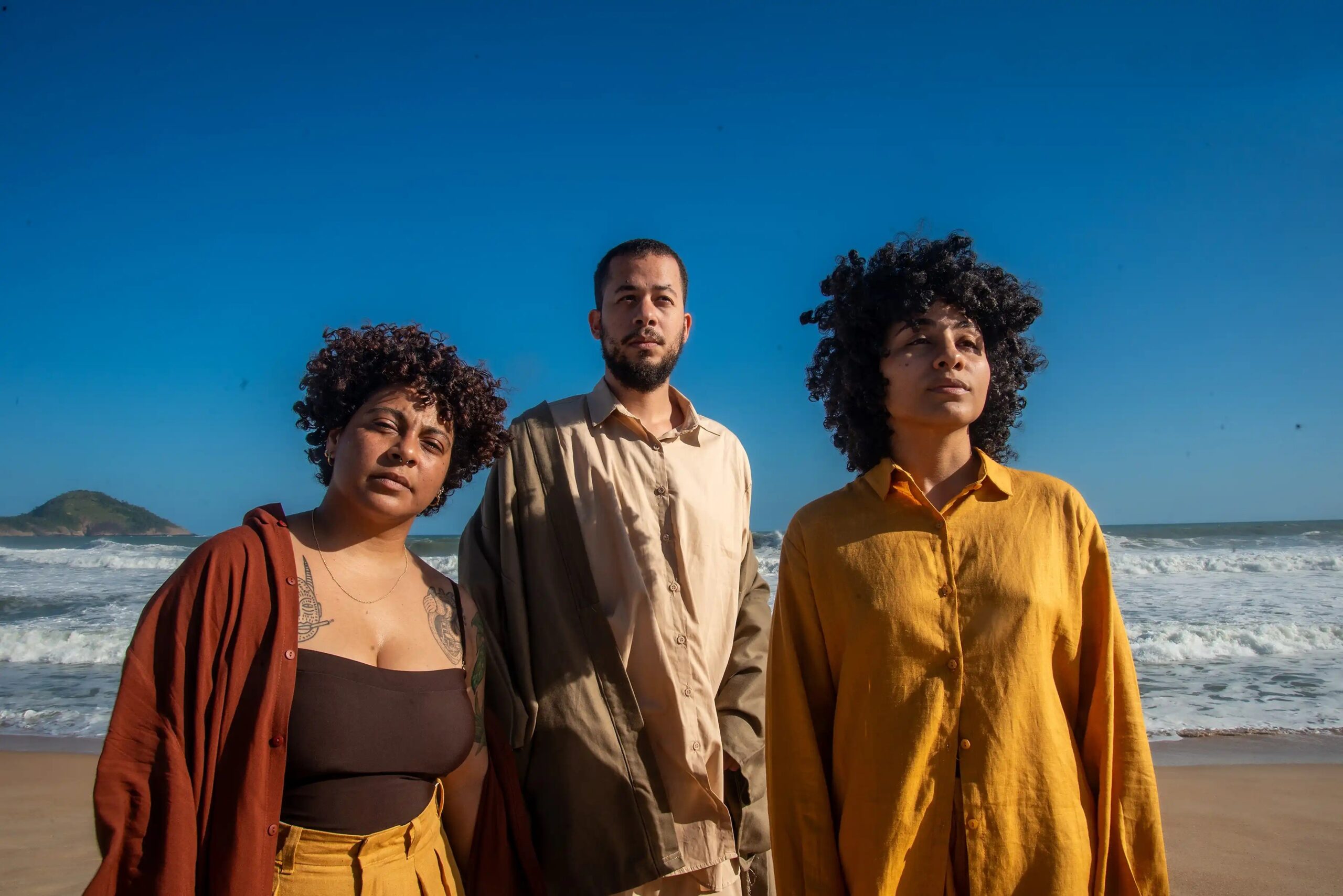 Tuyo ilumina a trilha sonora do filme ‘Perrengue fashion’ com gravação de  ‘Luz do sol’, canção de Caetano Veloso