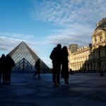 criminosos roubam joias e local está fechado neste domingo