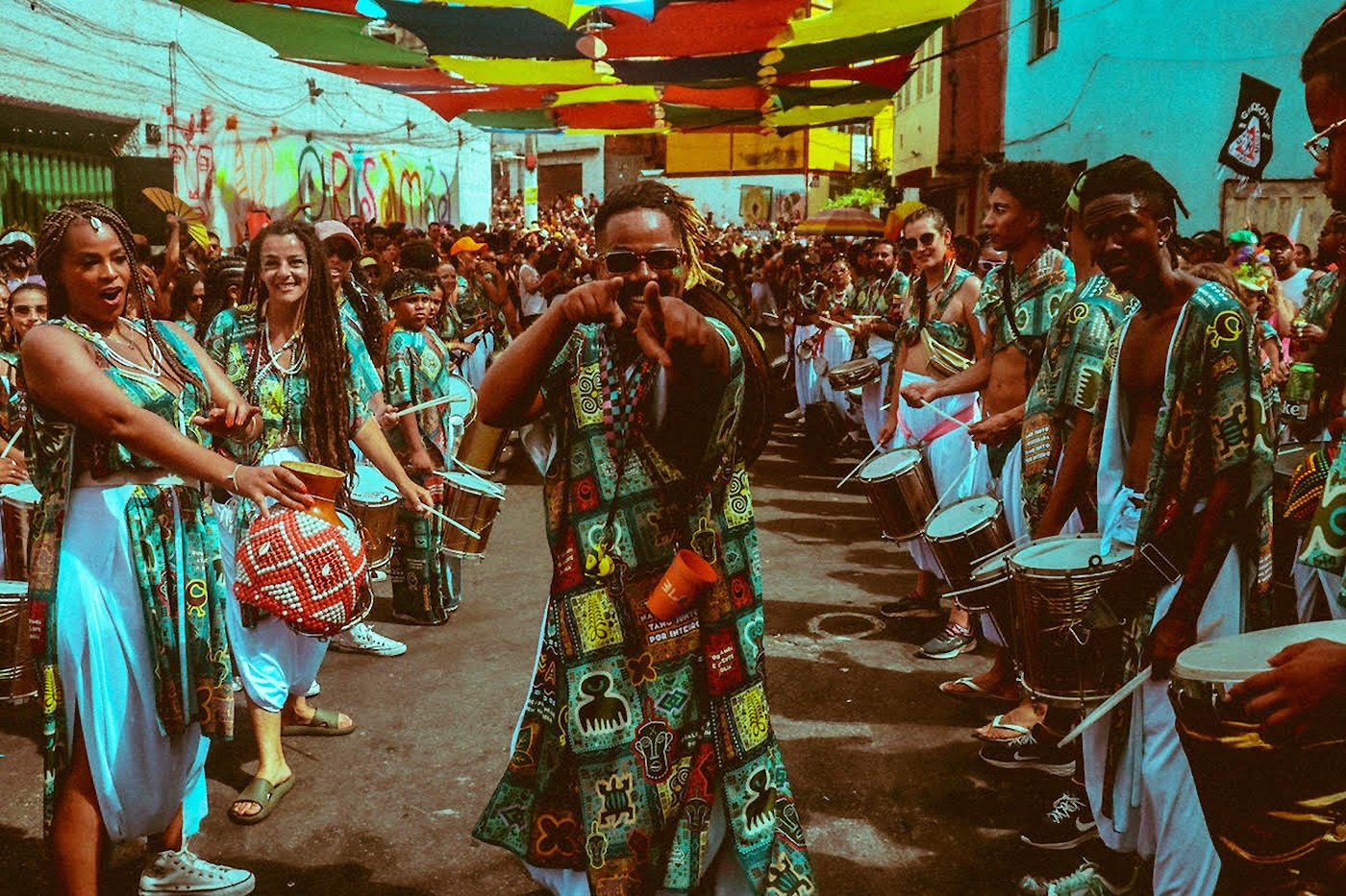 Bloco mineiro OriSamba põe o primeiro álbum na rua, ‘O regente da folia’, para saudar resistência da diáspora africana