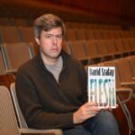 Dinheiro e sexo são protagonistas de romance vencedor do Booker