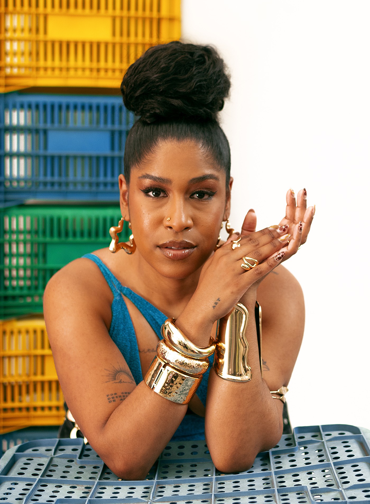 Drik Barbosa retoma discografia após saída da gravadora de Emicida e vai do R&B ao afropop em duas músicas novas