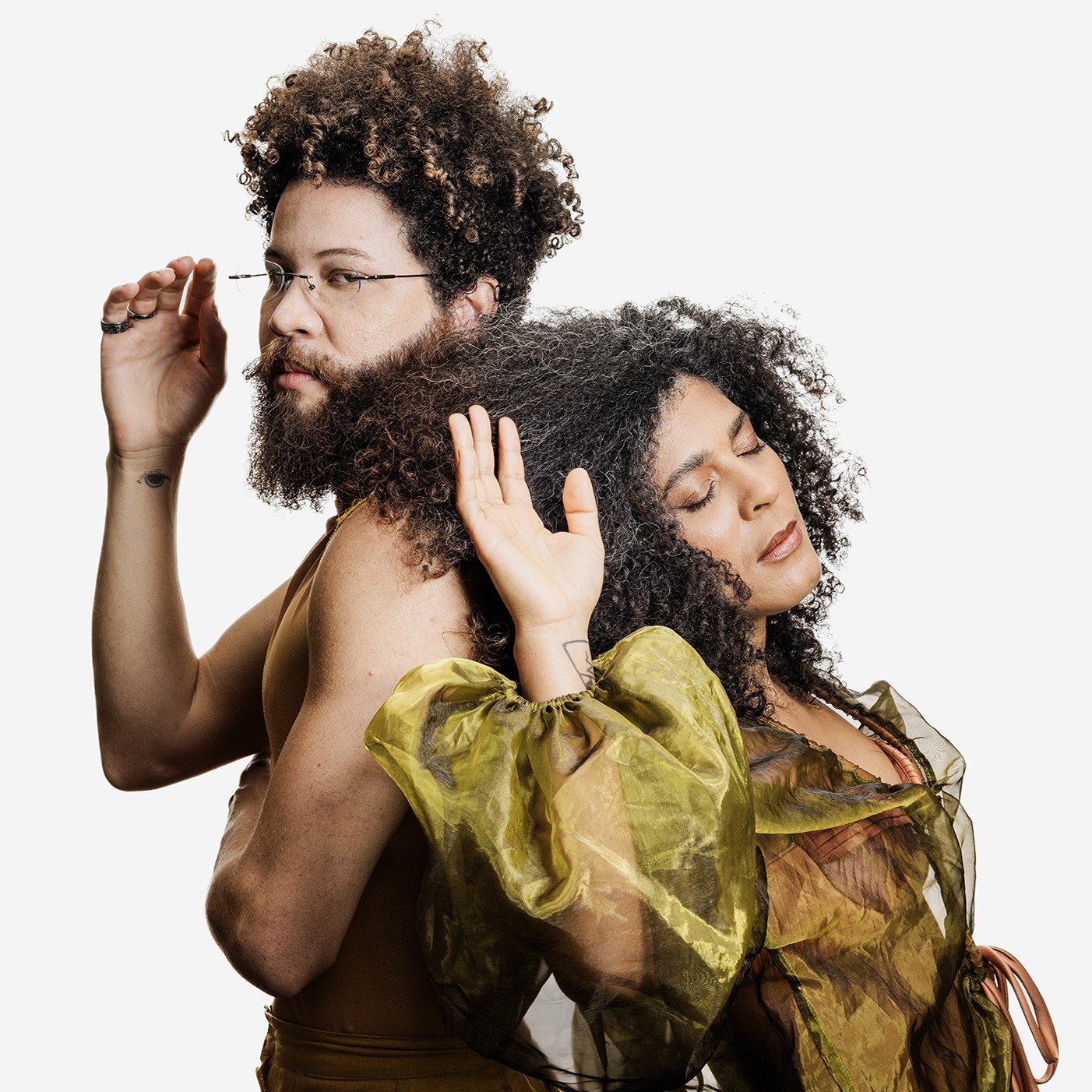 Josyara e Martins lançam três músicas gravadas em estúdio antes do álbum ‘Deu match ao vivo’, previsto para 2026