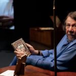 Lenine ressoa lembranças afetivas descortinadas pela memória na foto familiar de 'Eita', filme 'para se ouvir'