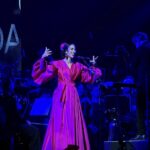 Marisa Monte saboreia a grandeza e a permanência do cancioneiro autoral na radiante sinfonia pop do show ‘Phonica’