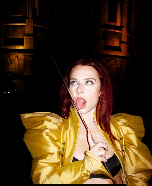 Rose Gray, revelação do UK club, desembarca em SP para seu primeiro show no Brasil