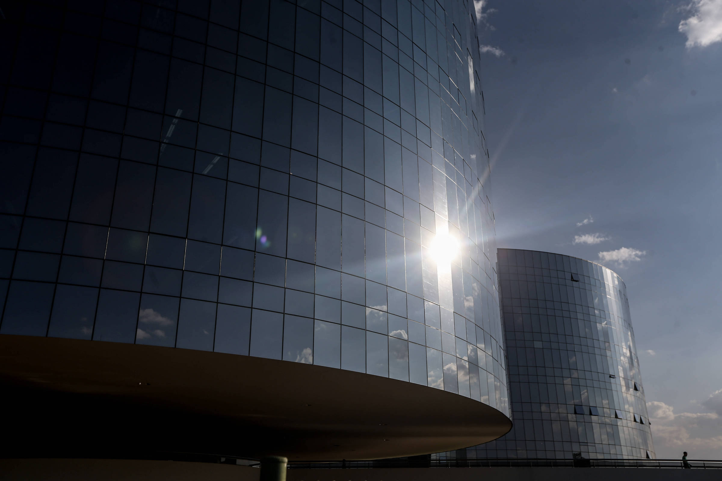 Supersalários beneficiam menos de 1% dos servidores e queimam o filme dos outros 99%