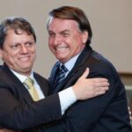 Tarcísio critica prisão de Bolsonaro e diz que medida “fere a dignidade humana”