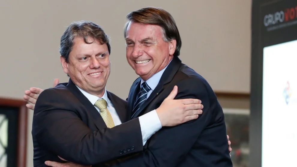 Tarcísio critica prisão de Bolsonaro e diz que medida “fere a dignidade humana”