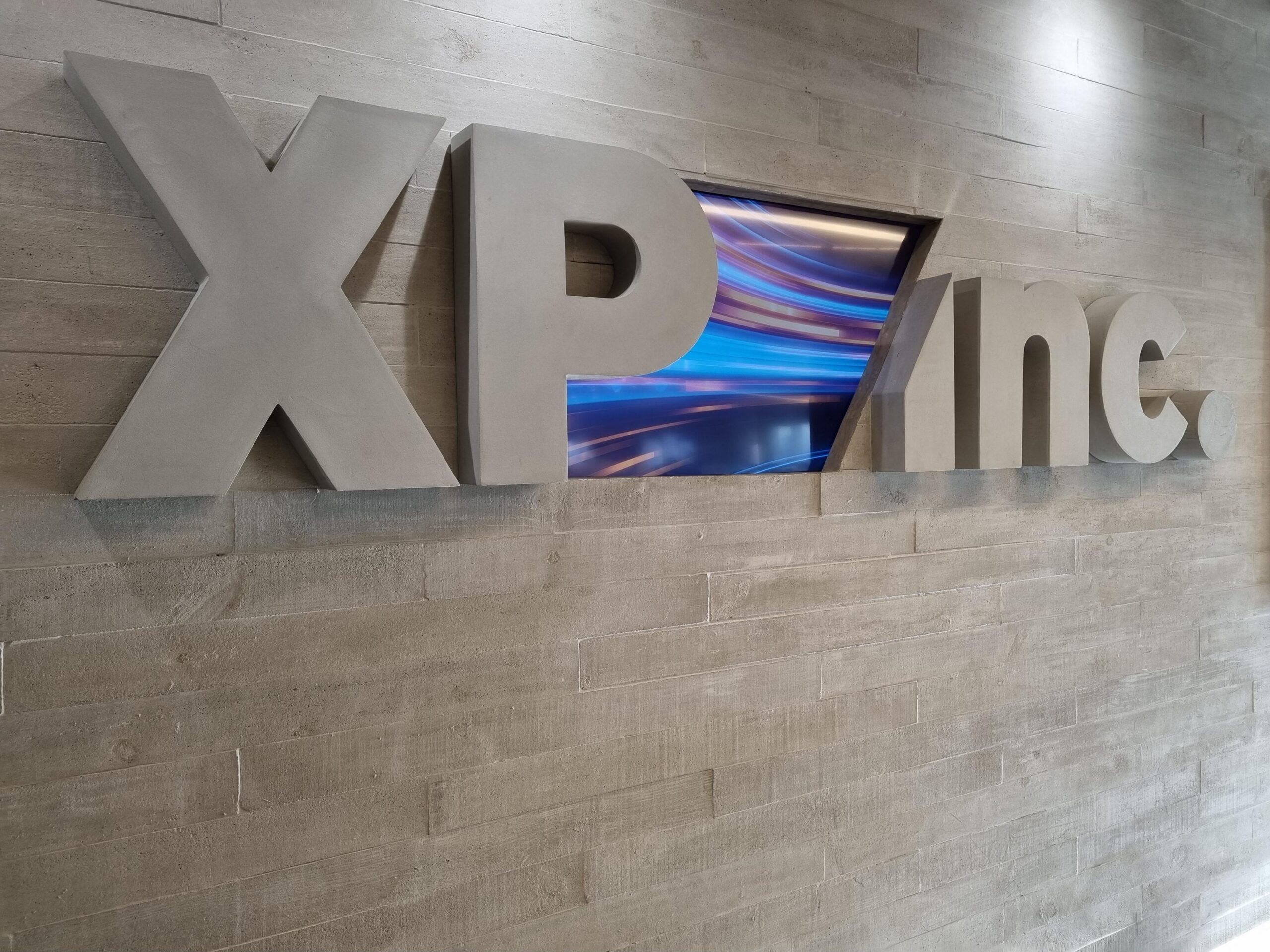 XP Inc. (XPBR31) registra lucro recorde de R$ 1,33 bi no 3º tri, alta anual de 12%