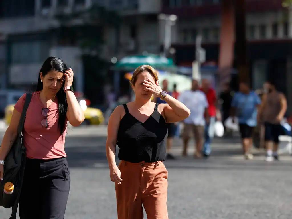 Calor extremo leva 300 pessoas a buscarem atendimento de saúde