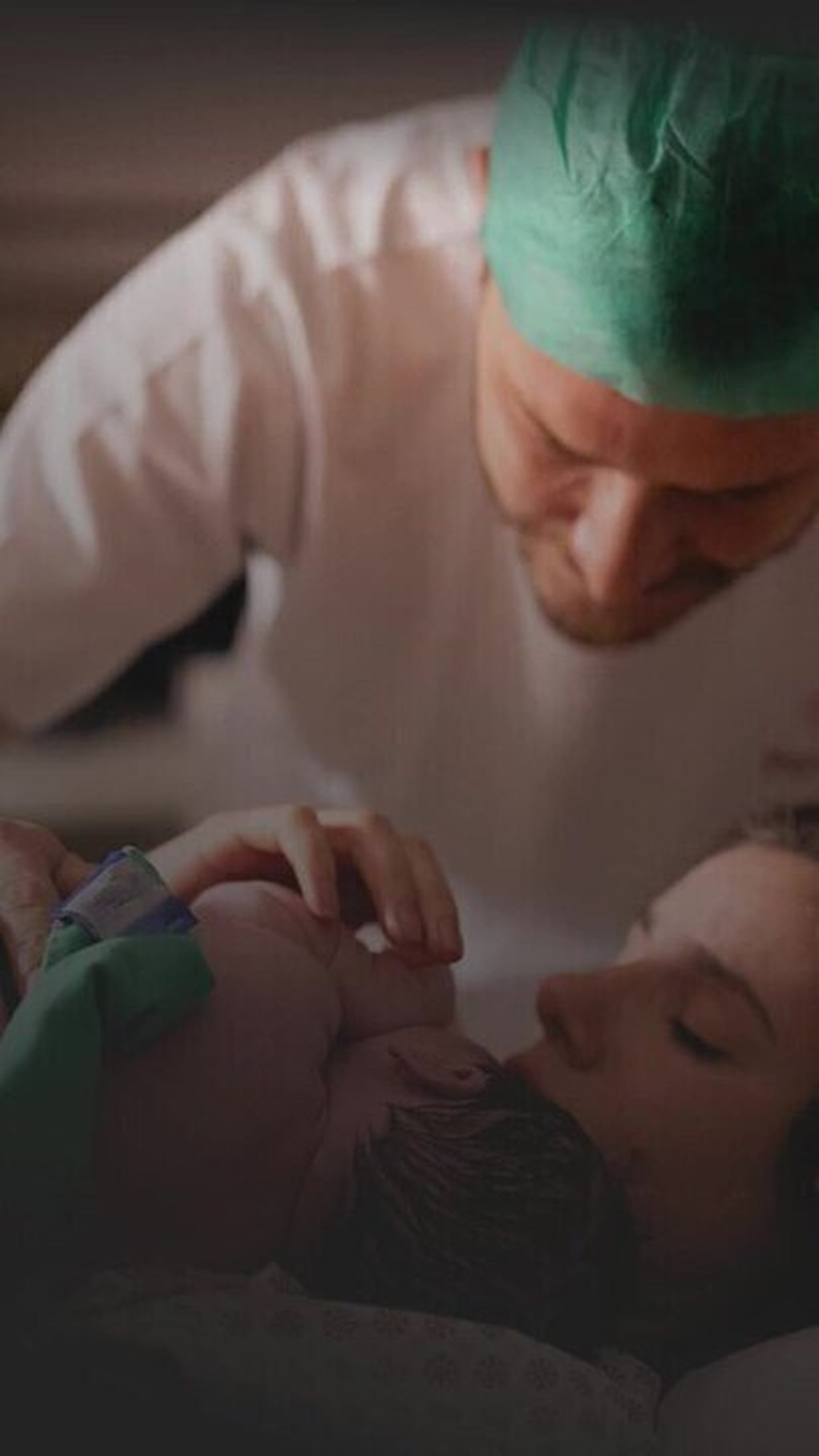 Camila Queiroz e Klebber Toledo anunciam nascimento da 1ª filha do casal: 'Amor sem explicação'