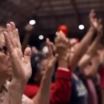 Como os artistas cristãos estão conquistando ouvintes e entrando no mainstream da música pop