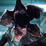 É #FAKE vídeo de 'Demogorgon' enjaulado em balsa durante evento de 'Stranger Things' na Tailândia; cena foi feita com IA