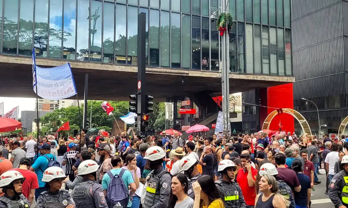 Em várias capitais, manifestantes vão às ruas contra PL da Dosimetria