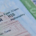 Estados dos EUA processam governo Trump para barrar taxa de US$ 100 mil em visto H-1B