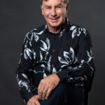 Flávio Venturini faz bem ao insistir na 'linda juventude' e reciclar os maiores hits no álbum de duetos 'Minha história'