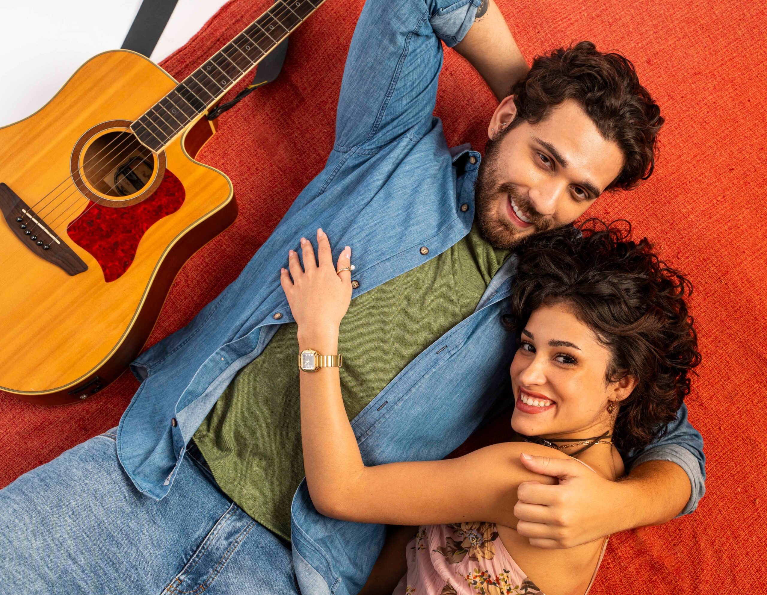 Gustavo Mioto comenta decisão de atuar em novela vertical: 'Mini surto de coragem'