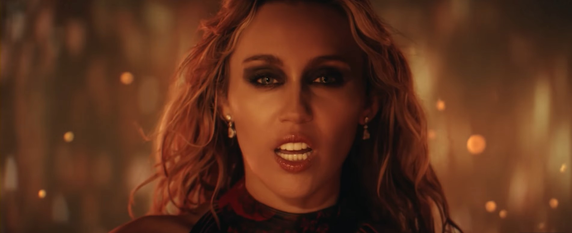 Miley Cyrus, Ed Sheeran e Billy Idol aparecem em pré-lista do Oscar 2026; veja outros artistas