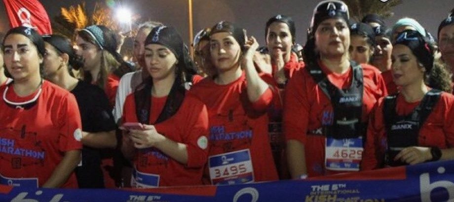 Mulheres sem o lenço hijab competem em maratona no Irã; Justiça prende organizadores