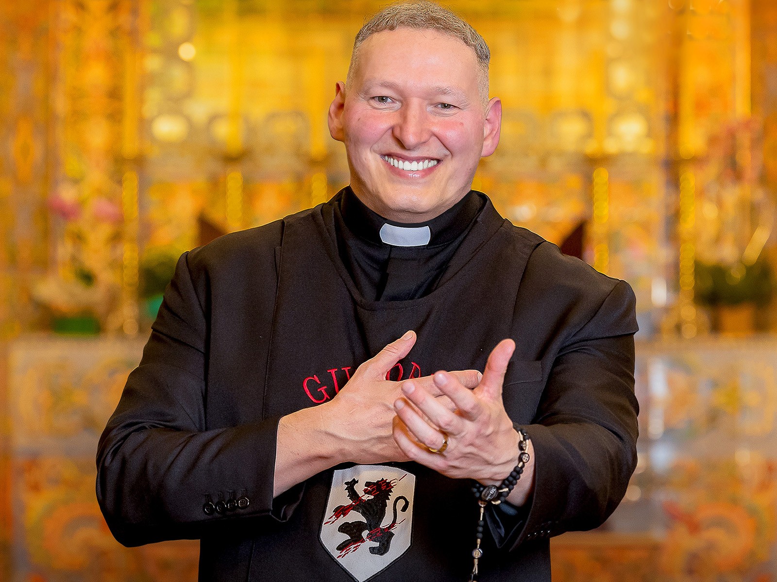 Padre Marcelo Rossi sobe ‘A montanha’ com Roberto Carlos em Padre Marcelo Rossi sobe 'A montanha' com Roberto Carlos em 'Amorização 2'