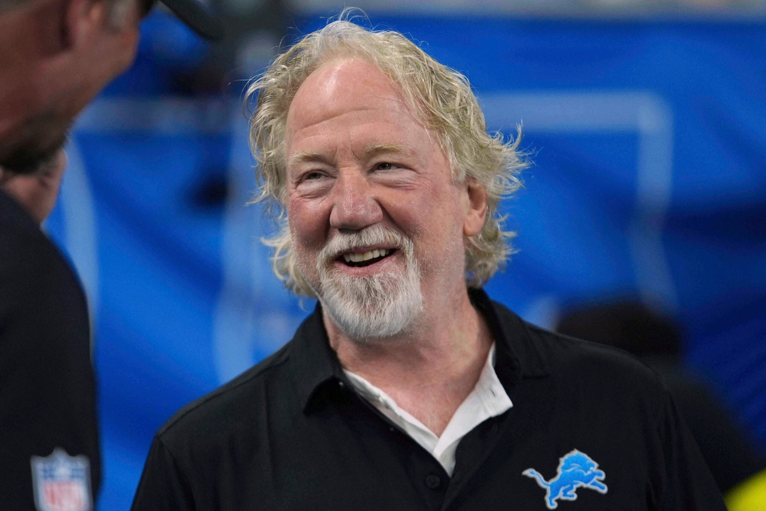 Ator Timothy Busfield é acusado de abuso sexual infantil e tem mandado de prisão emitido nos EUA