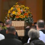 Brigitte Bardot é velada em Saint-Tropez com funeral e homenagens públicas