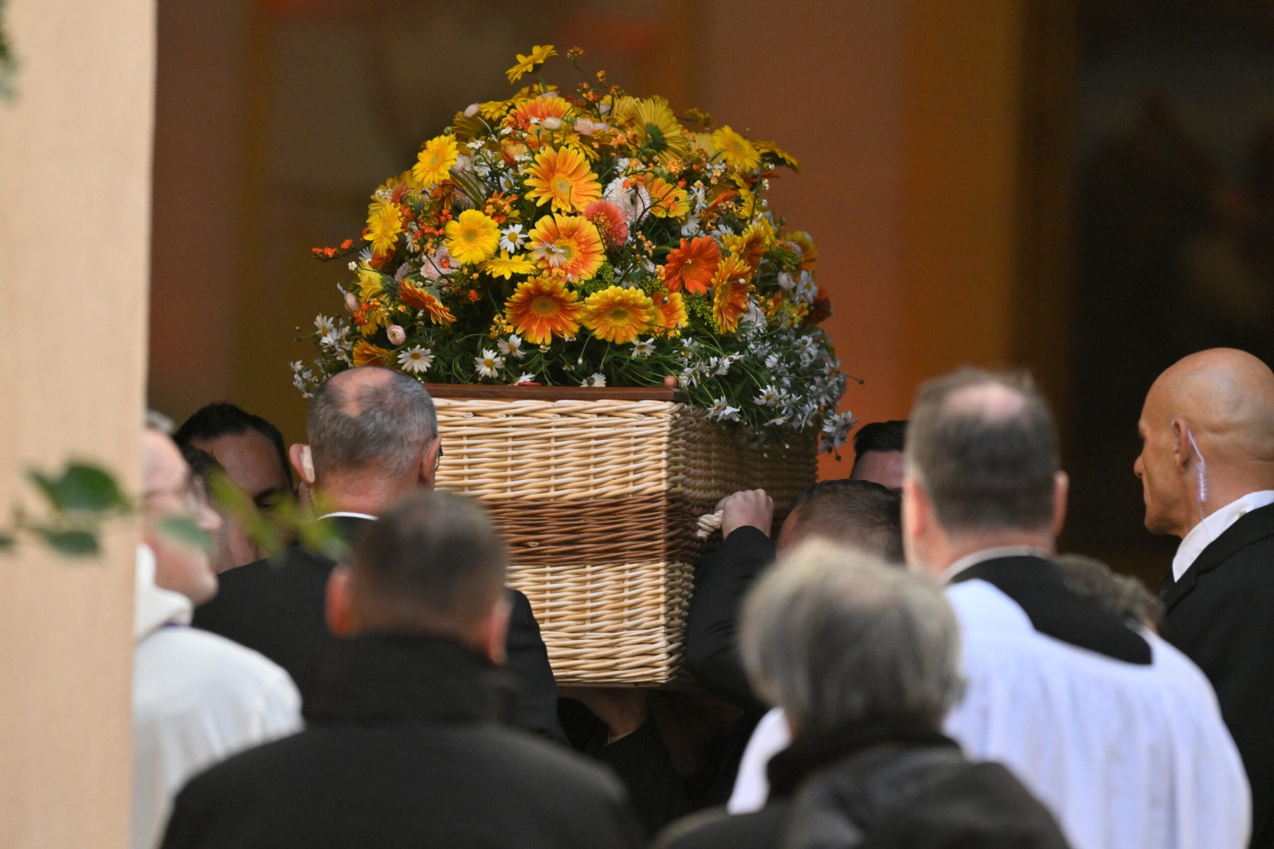 Brigitte Bardot é velada em Saint-Tropez com funeral e homenagens públicas