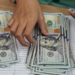 Dólar hoje acelera alta e sobe mais de 1% com exterior e formação da Ptax