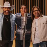 Dupla sertaneja Edson & Hudson cai no samba com Zeca Pagodinho e fluência, mas sem um traço de originalidade...