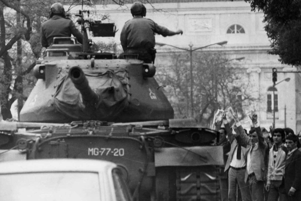 Em Portugal o cravo brigou com a rosa