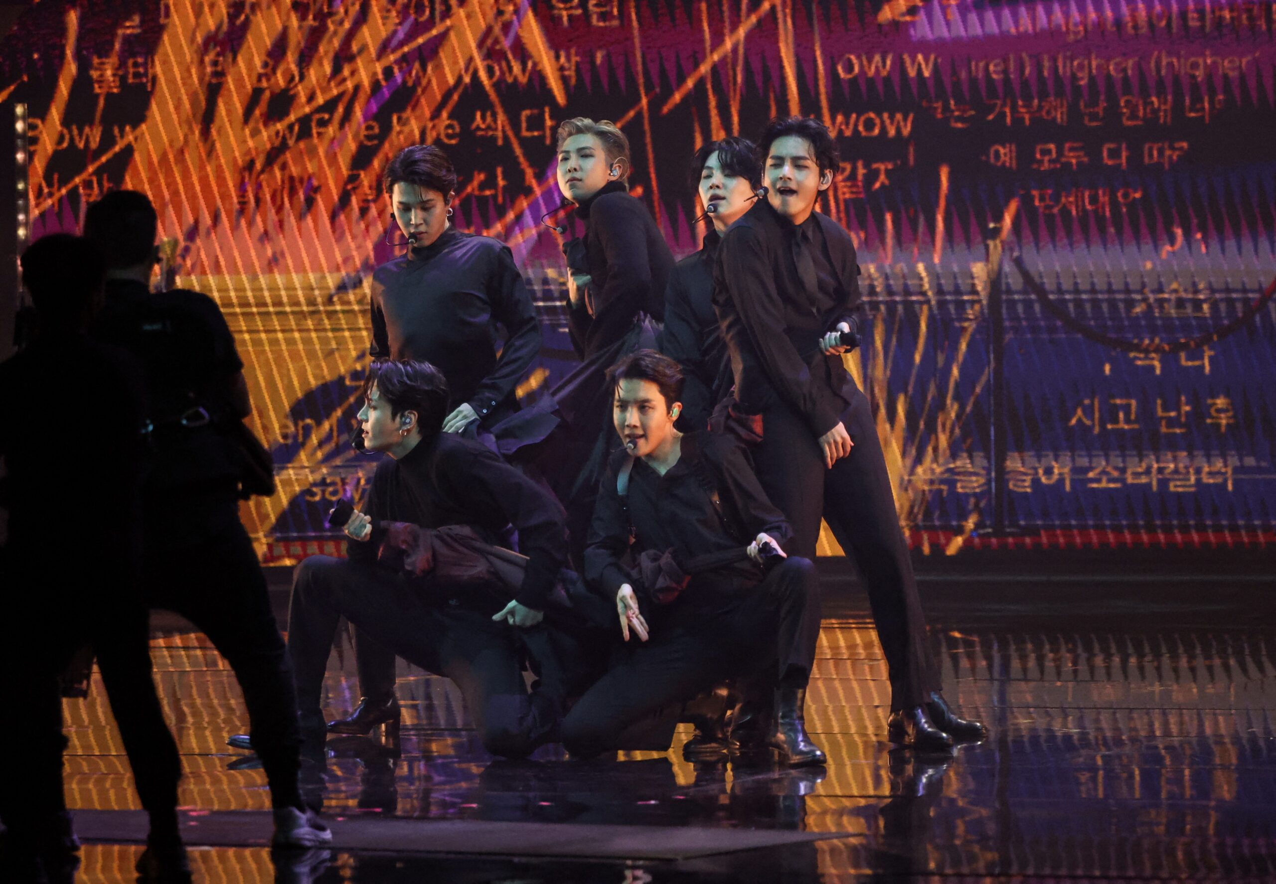 Fãs do BTS disputam ingressos para primeira turnê dos astros do K-pop desde serviço militar