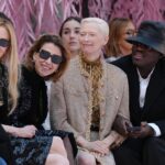Fernanda Torres posa com Nicole Kidman e Tilda Swinton em desfile da Chanel