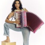 Lucy Alves revisa rota musical ao gravar álbum na Paraíba com feat com Elba Ramalho e repertório centrado no forró