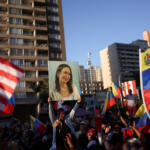 María Corina Machado promete voltar à Venezuela e quer eleições