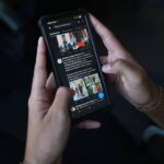 Política nas redes virou vício porque agredir e se indignar dá prazer