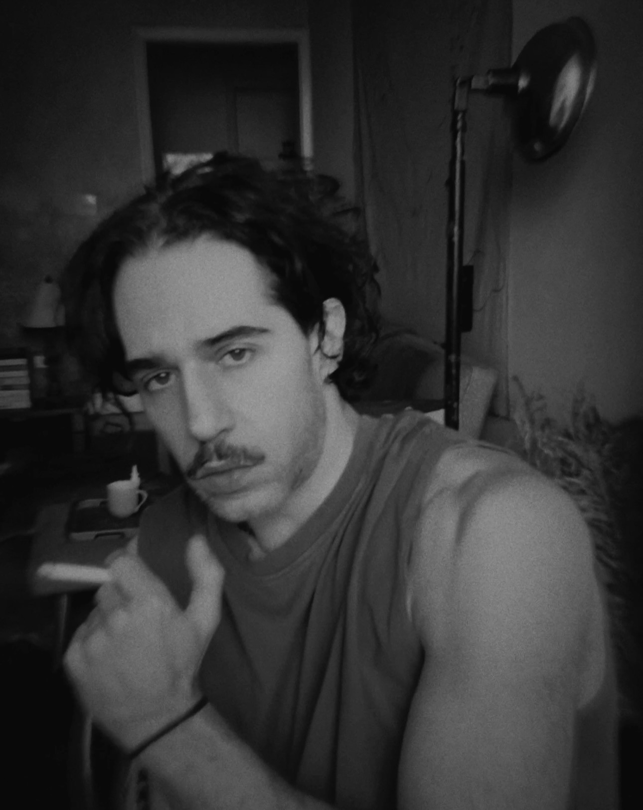 Thiago Pethit celebra 'sonho realizado' com edição de álbum com a trilha que compôs para o thriller gay 'Ato noturno'