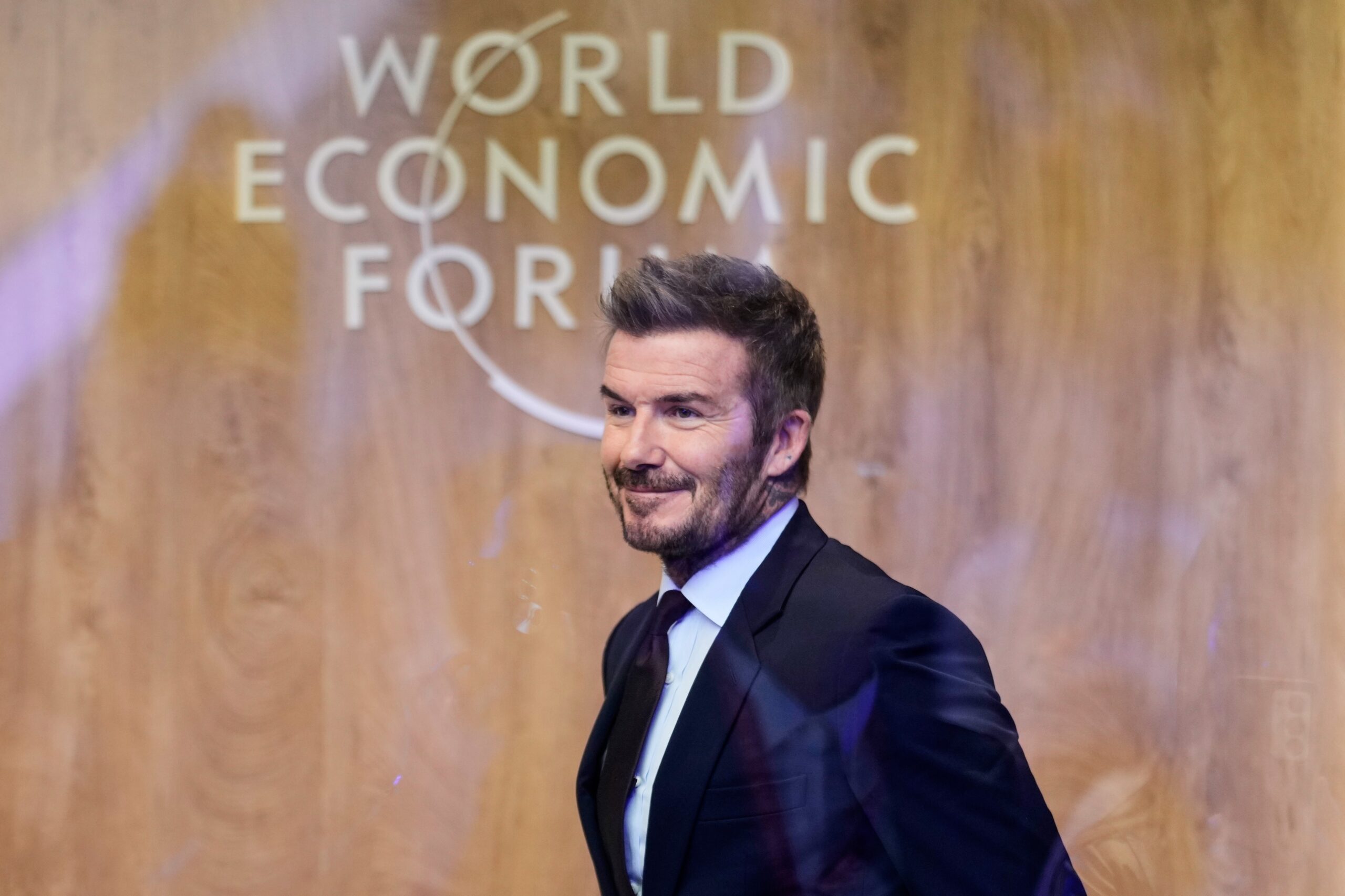 Um dia após post polêmico do filho, David Beckham diz que 'crianças têm o direito de errar'