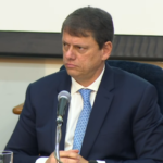 Visita de Tarcísio a Bolsonaro reforça reeleição em SP e esquenta briga pela vice