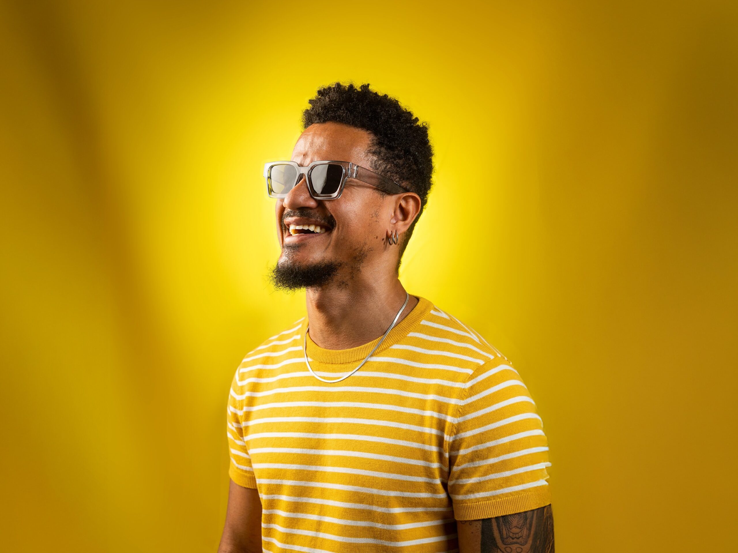 Zé Manoel segue a linha evolutiva do samba em show que vai do sambalanço até o pagode da década de 1990