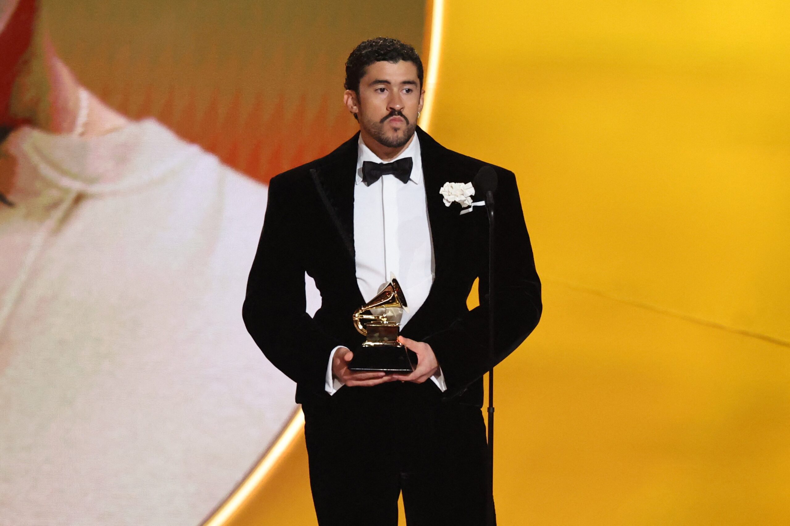 Bad Bunny é aplaudido em discurso contra agência de imigração nos EUA: 'Não somos animais'