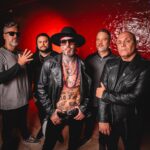 Banda Detonautas esboça uma virada pop em álbum programado para março e produzido por Pablo Bispo e Ruxell