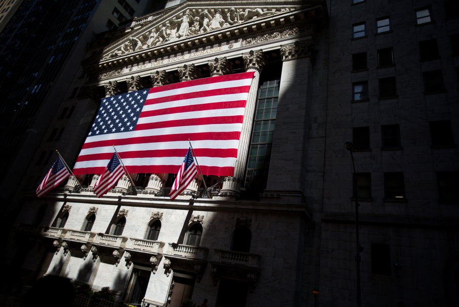 Bolsas de NY operam sem sinal único com continuação de liquidação tech