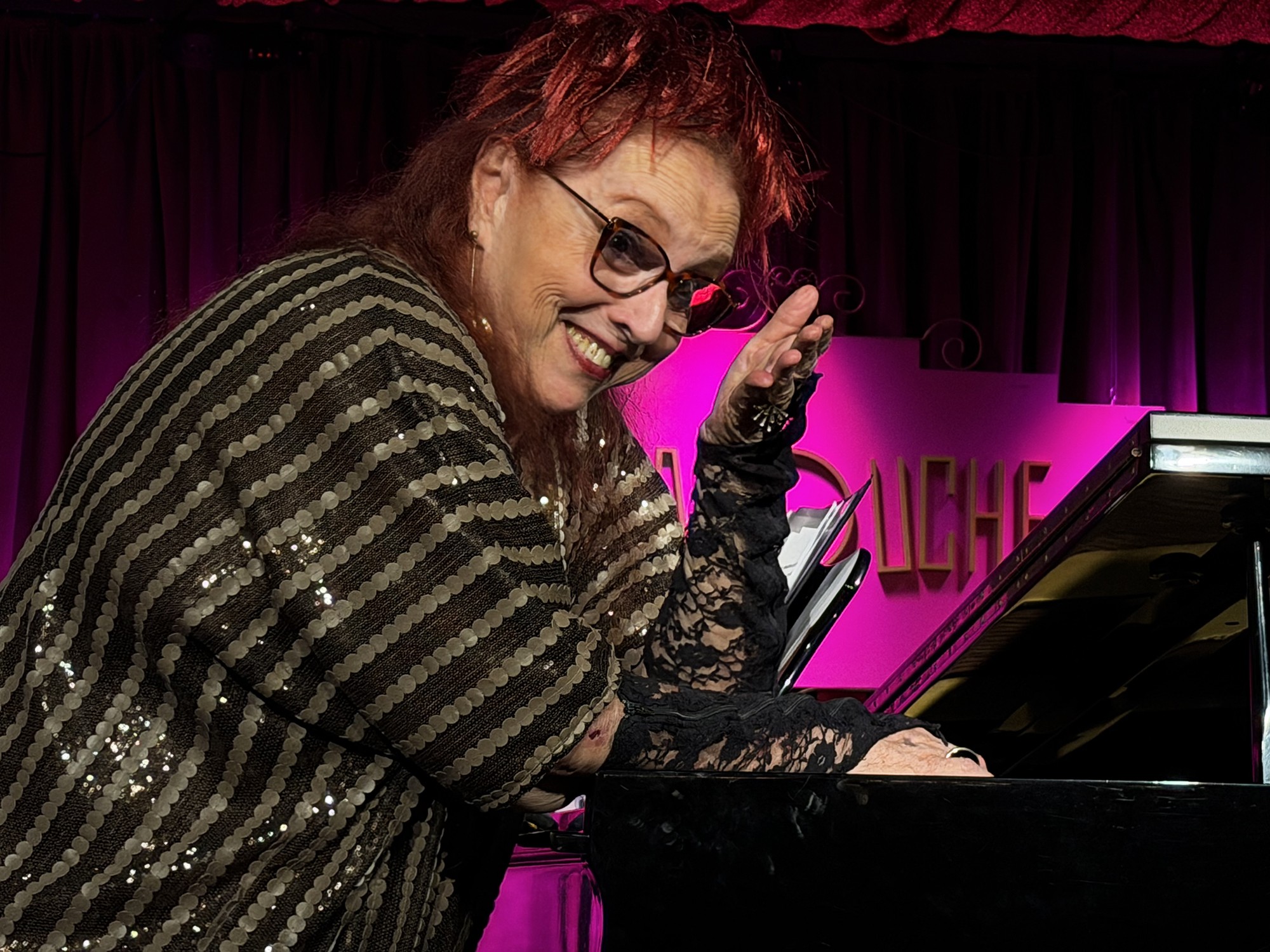 Cida Moreira reacende a fogueira de Angela Ro Ro com mais coesão na volta do show 'Me acalmo danando' ao Rio